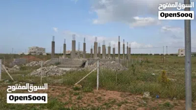 قطعة ارض عليها عرقة و عمدان 3