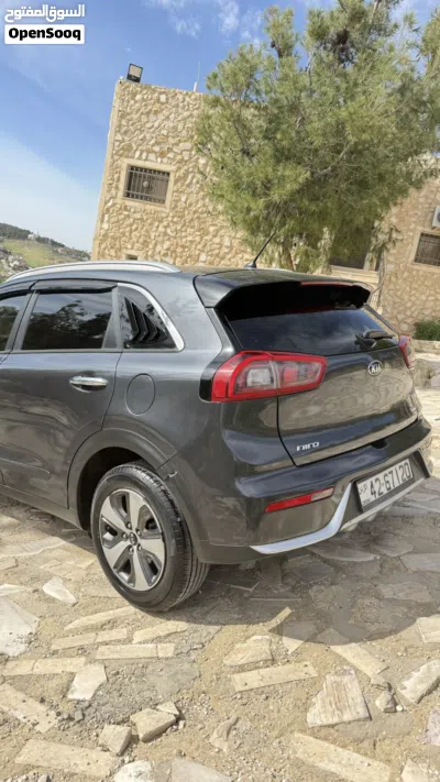 Kia Niro EX 4