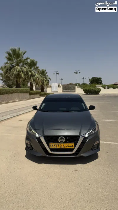 Nissan Altima SR 2