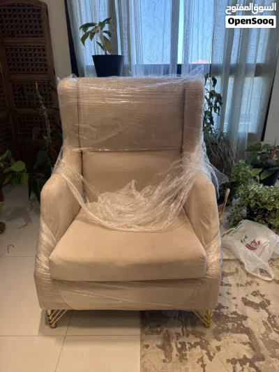 2x Single seat cushioned sofas with cushion 4