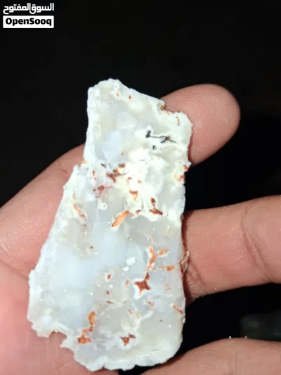 عقيق كالسيدوني خام بلون مميز 2