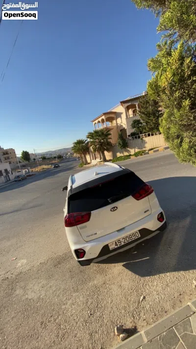 كيا نيرو Standard 3