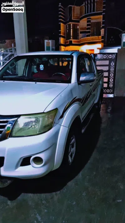 Toyota Hilux DLX 3