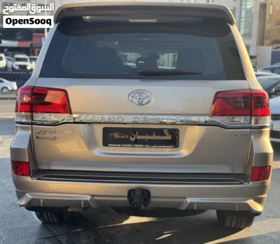Toyota Land Cruiser GXR 3