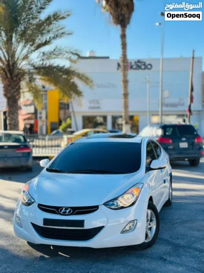 Hyundai Elantra Standard 2