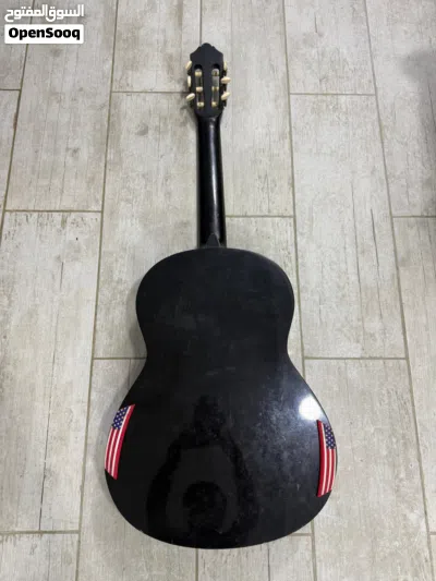 guitar with a bag - قيتار مع الشنطة للبيع 2