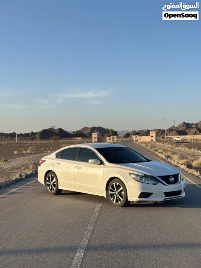 Nissan Altima SR 2