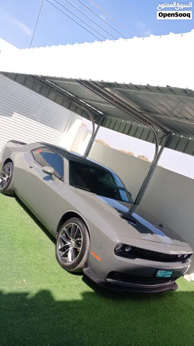 Dodge Challenger SE 4