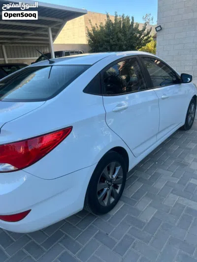 Hyundai Accent Standard 3