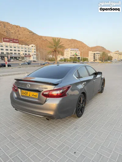Nissan Altima SR 4