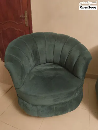 طقم كنب مخمل أخضر بتصميم الصدفة — شبه جديد Green Velvet Sofa Set — Shell Design 4