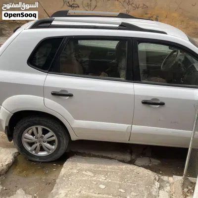 Hyundai Tucson SE 4