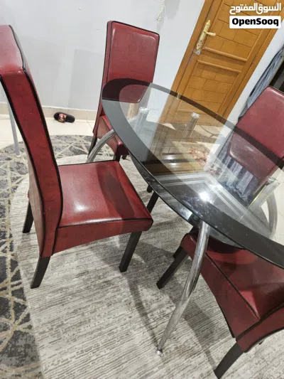 طاولة طعام مع 4 كراسى 3