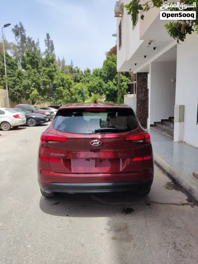 Hyundai Tucson SE 4