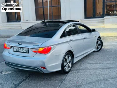 Hyundai Sonata Limited 4