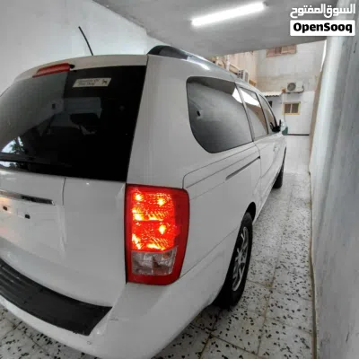 Kia Sedona LX 2