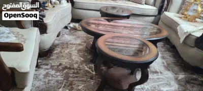 طاولات وسط خشب زان كبيرة للوسط وانتين صغار للاطراف بحاجه الى دهان بسيط لون بني 4