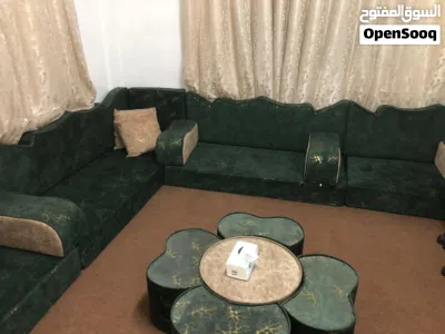 طقم جلسه ارضيه للبيع استخدام خفيف تفصيل 2