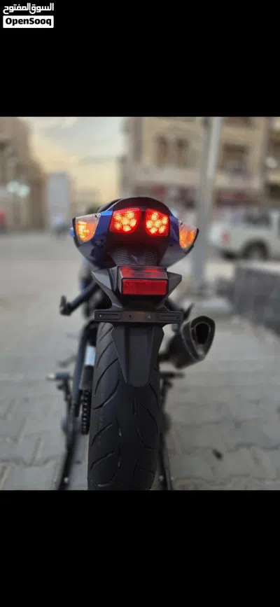 سوزوكي GSX-R750 2