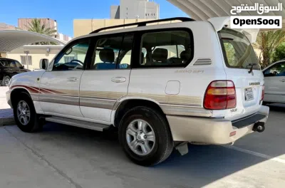Toyota Land Cruiser GXR 2