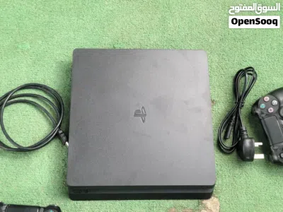 للبيع PS4 Slim مهكر 1 تيرا مع يدين وكاله مختم 4