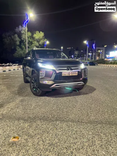Mitsubishi Montero Sport Standard 4
