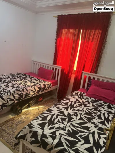 غرفه نوم سرير 160*200 مع المرتبه مع دولاب 30 دينار سريرين اطفال 120*200 مع المراتب 25 دينار 3