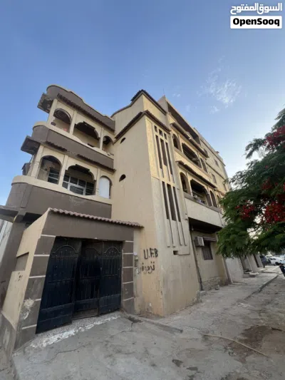 عماره تحتوى على 7 شقق 3