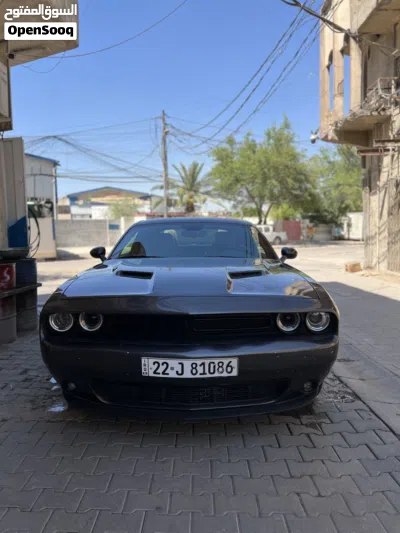 Dodge Challenger SXT 3