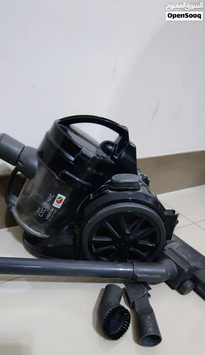 Black and Decker vacuum cleaner for home use. 4