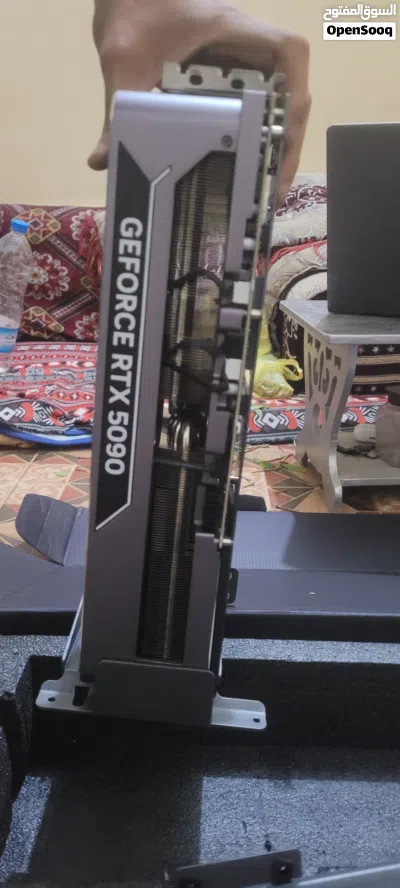 وحش الجيل الجديد كرت RTX 5090 - حالة وكالة تماماً! للبيع كرت الشاشة الأقوى في العالم NVIDIA G 2