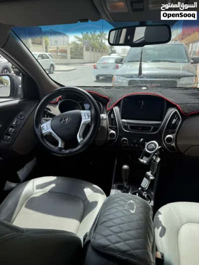 Hyundai Tucson GL Plus 4