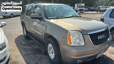 GMC Yukon Standard 2