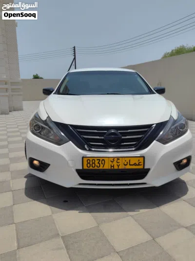 Nissan Altima SR 2