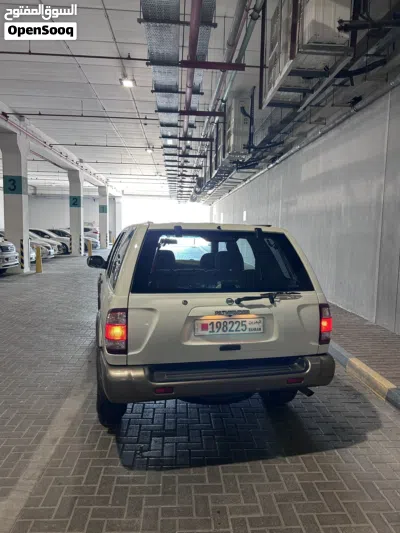 Nissan Pathfinder Standard 2