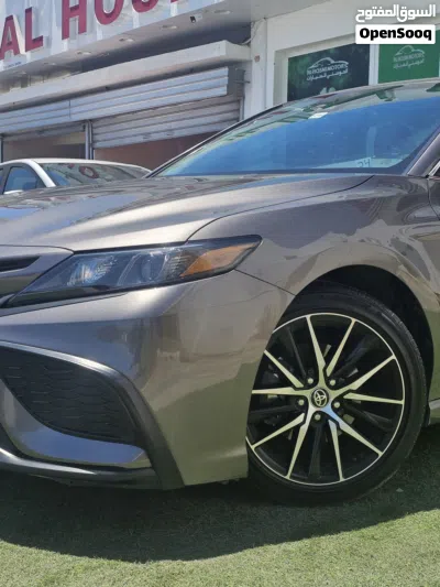 Toyota Camry SE 2