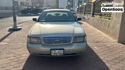 Ford Crown Victoria Standard 2