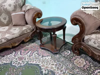 طقم كنب فاخر (8 مقاعد) بحالة جيدة مع كامل الطاولات و السجادة - فخامة كلاسيكية 4