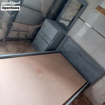 سرير وتسريحه للبيع 4