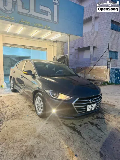 Hyundai Elantra Standard 2