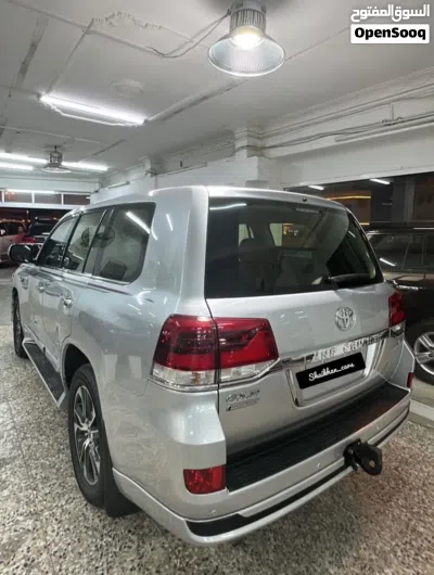 تويوتا لاند كروزر Grand Touring 2