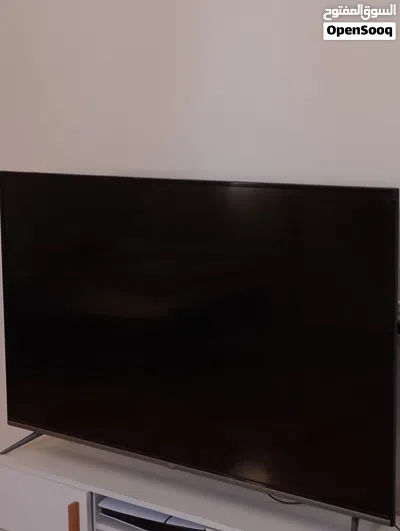 شاشة من TCL 2
