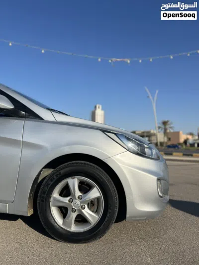 Hyundai Accent Standard 4
