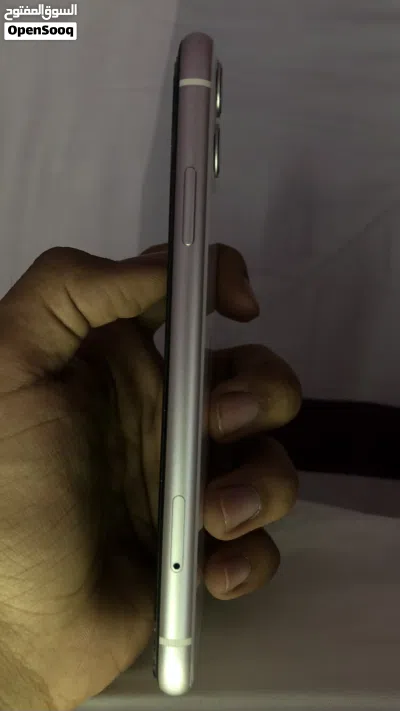 آيفون 11 العادي 3