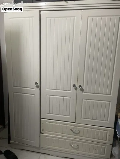 كبت أو دولاب ملابس بحاله جيده 2