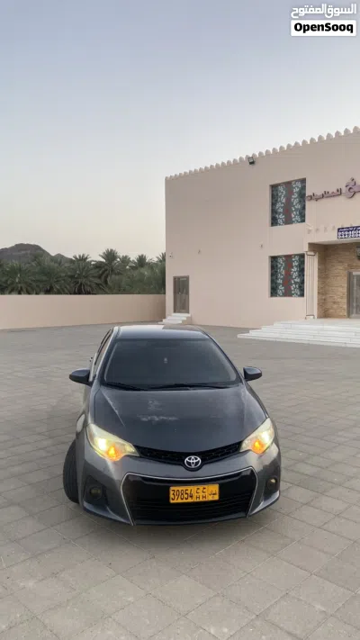 Toyota Corolla LE 2