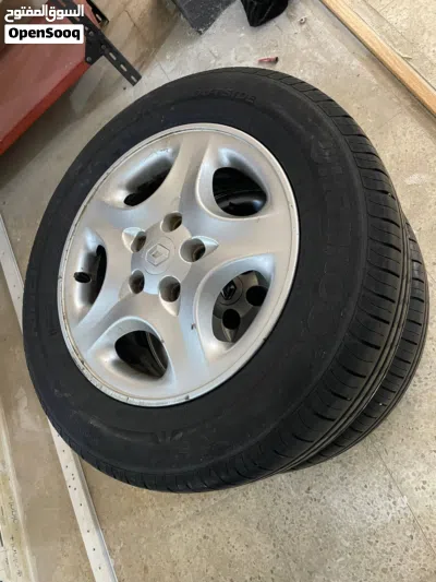 جنوط أصلية Renault مع 4 عجلات Hankook Kinergy Eco مقاس 195/65R15، حالة جيدة، رقم الهاتف 2