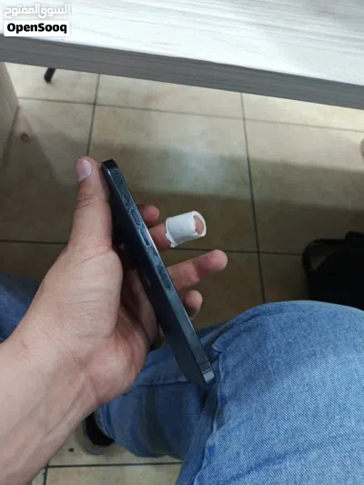 ايفون 12 برو ماكس للبيع حالة ممتازة ونظيف مع الكرتونة 4