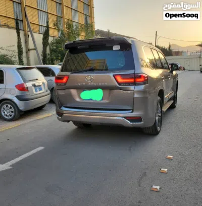Toyota Land Cruiser VXR 2