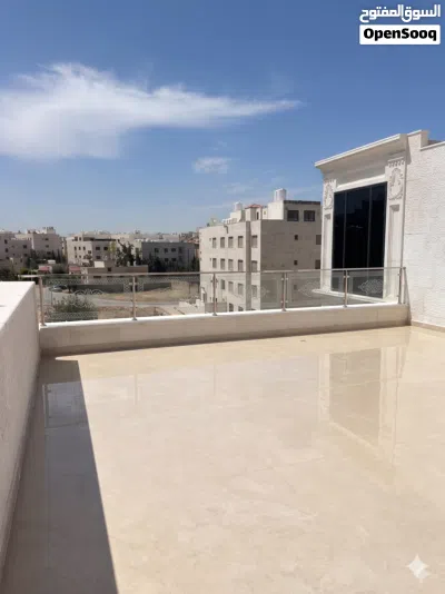 شقة ثالث مع روف دوبلكس في أرقى مناطق شفا بدران، بتشطيبات عصرية وإطلالة خلابة! 2